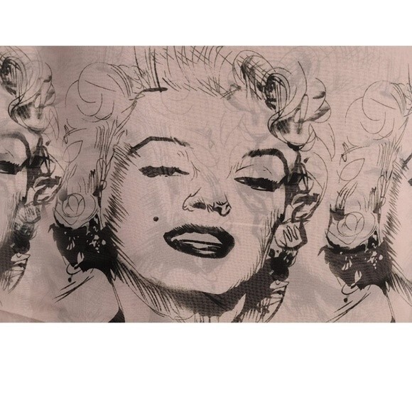 Marilyn Monroe On Soft Pink - Pink Designer Scarf - Picture 2 of 4